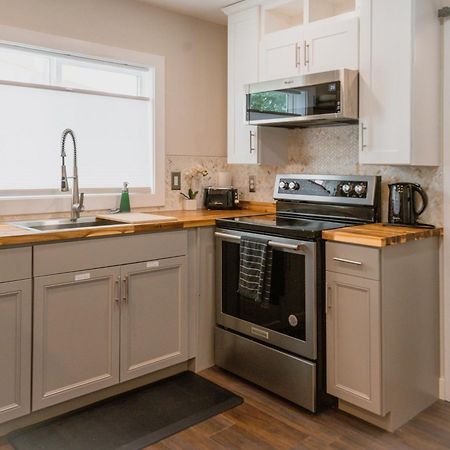 Shares Courtyard Luxury Apt - New! Rockledge Eksteriør billede