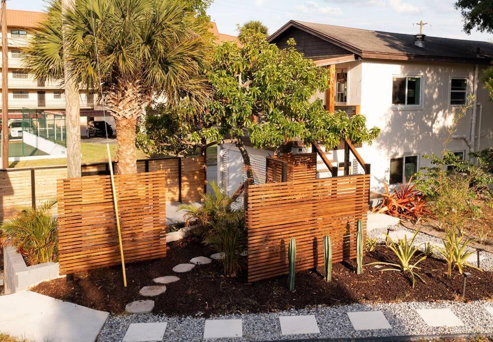 Shares Courtyard Luxury Apt - New! Rockledge Eksteriør billede