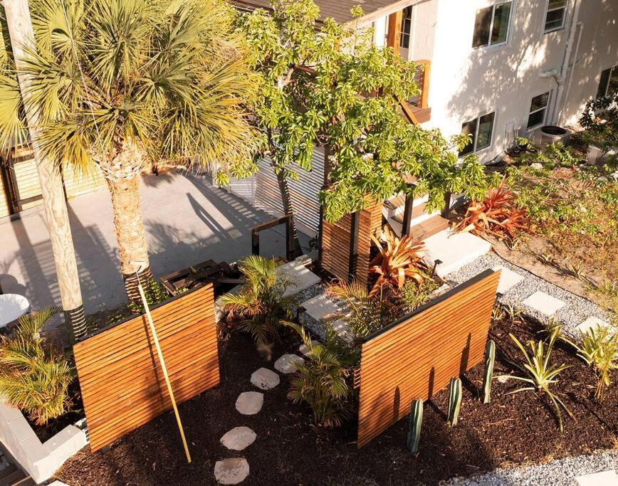 Shares Courtyard Luxury Apt - New! Rockledge Eksteriør billede
