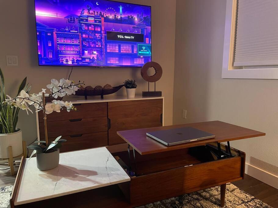 Shares Courtyard Luxury Apt - New! Rockledge Eksteriør billede