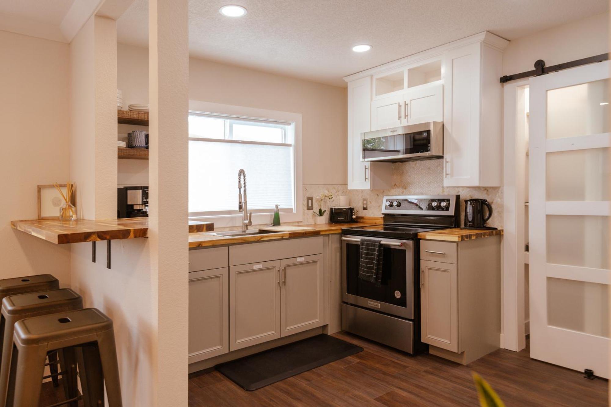 Shares Courtyard Luxury Apt - New! Rockledge Eksteriør billede