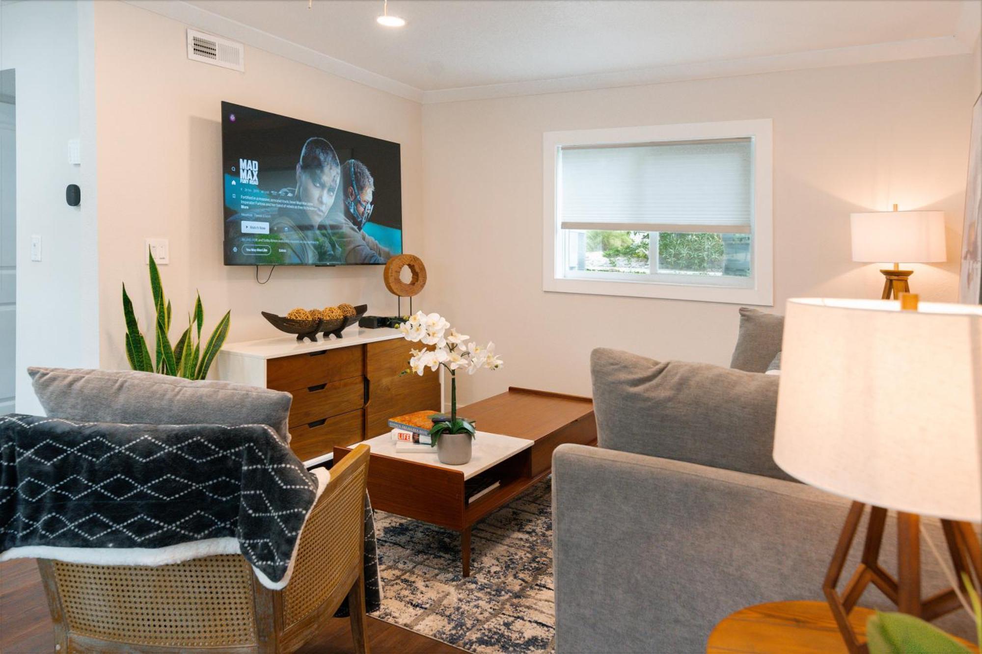 Shares Courtyard Luxury Apt - New! Rockledge Eksteriør billede